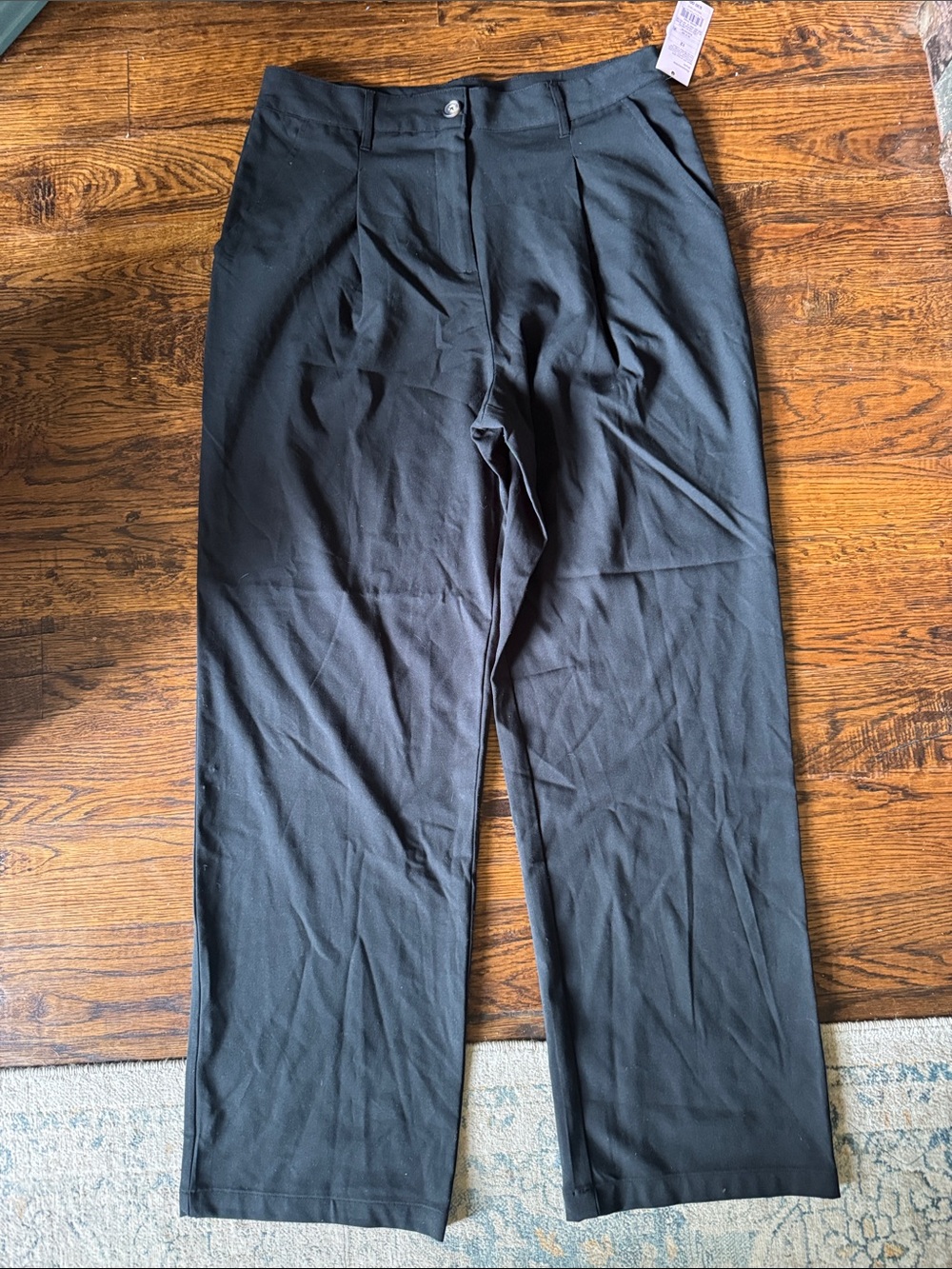 Womens Classic Straight-Leg Pants in Black